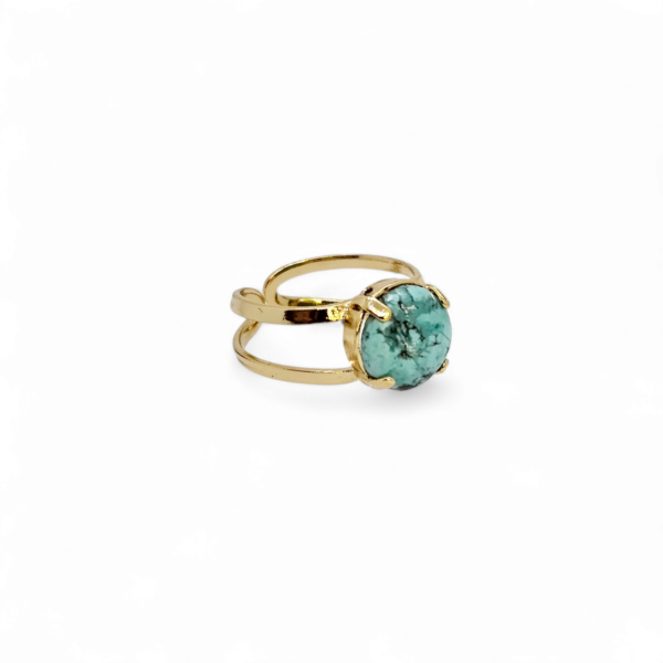 Bague en laiton doré à l'or fin et ornée d'une turquoise naturelle