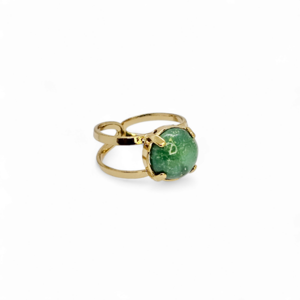 Bague en laiton doré à l'or fin et ornée d'une turquoise naturelle
