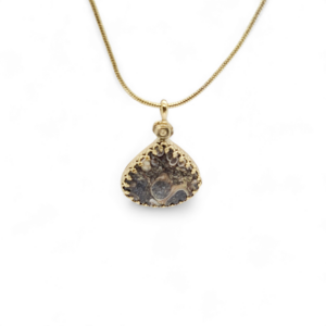 Pendentif en laiton doré à l'or fin et jaspe turitelle
